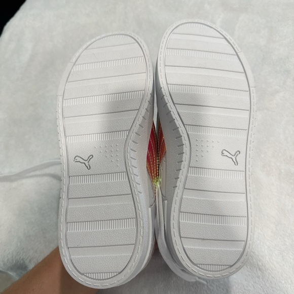 NWT Puma Kids Sneakers White with Rainbow Accents size 4.5 - Picture 5 of 11